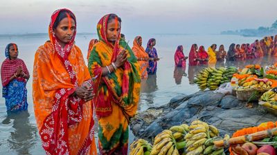 Chhath Puja 2024: कौन हैं छठी मईया और क्यों की जाती है उनकी पूजा? जानिए इसके पीछे की असली कहानी