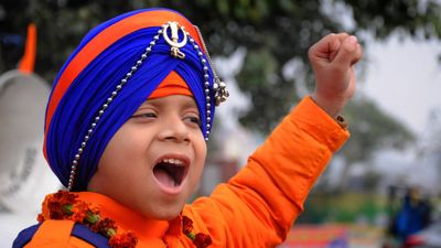 Guru Govind Singh Jayanti 2025: स्कूल के बच्चें गुरु गोविंद सिंह जयंती पर निबंध कैसे लिखें?