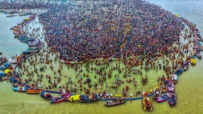 Republic Day 2025: गणतंत्र दिवस परेड में उत्तर प्रदेश की 'महाकुंभ 2025: स्वर्णिम भारत' की झांकी 