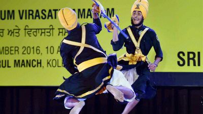 Guru Gobind Singh Jayanti 2025: गुरु गोविंद सिंह जयंती पर शायरी यहां पढ़ें और शेयर करें