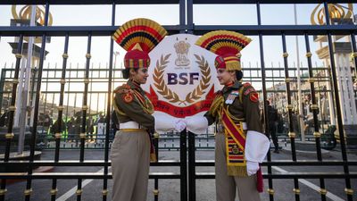 BSF Admit Card 2025: बीएसएफ हेड कांस्टेबल-एएसआई स्टेनो हॉल टिकट कब जारी होंगे? अपडेट यहां देखें