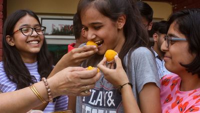 तेलंगाना बोर्ड ने टीएस इंटर परिणाम 2025 जारी किया, कक्षा 12वीं का 71.37, कक्षा 11वीं  का 66.89 रहा पास प्रतिशत