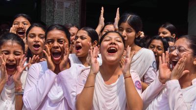 JKBOSE 12th Result 2025: जम्मू-कश्मीर 12वीं बोर्ड परिणाम हुए जारी, 74.8% छात्र हुए उत्तीर्ण