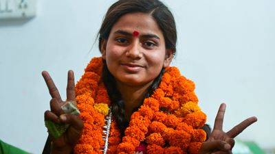 UP Board Result 2025: प्रयागराज से महक ने किया टॉप, प्रयागराज के हाईस्कूल इंटर के टॉपर्स लिस्ट