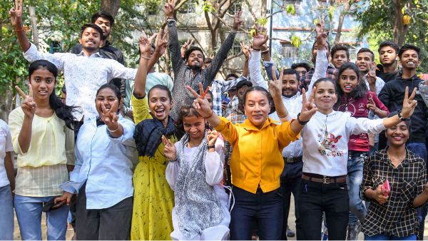बिहार बोर्ड टॉपर को छात्रवृत्ति, लैपटॉप, प्रमाण पत्र और पदक भी दिया जाएगा बिहार बोर्ड टॉपर को छात्रवृत्ति, लैपटॉप, प्रमाण पत्र और पदक भी दिया जाएगा