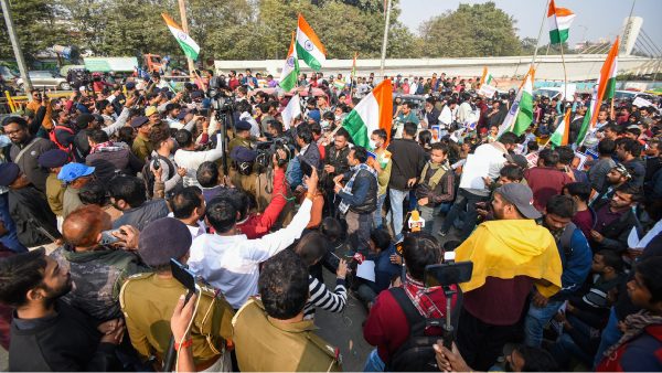 पटना में BPSC अभ्यर्थियों का प्रदर्शन शुरू, पुलिस ने किया लाठीचार्ज से इनकार; 350 पर FIR दर्ज