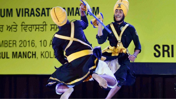 Guru Gobind Singh Jayanti 2025: गुरु गोविंद सिंह जयंती पर शायरी यहां पढ़ें और शेयर करें Guru Gobind Singh Jayanti 2025: गुरु गोविंद सिंह जयंती पर शायरी यहां पढ़ें और शेयर करें