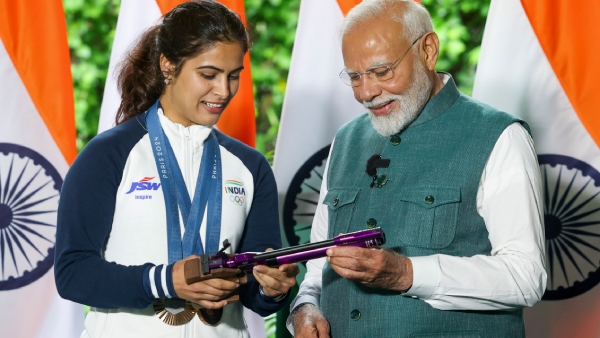 देश की महिला खिलाड़ियों को प्रेरित कर रहीं निशानेबाज मनु भाकर 