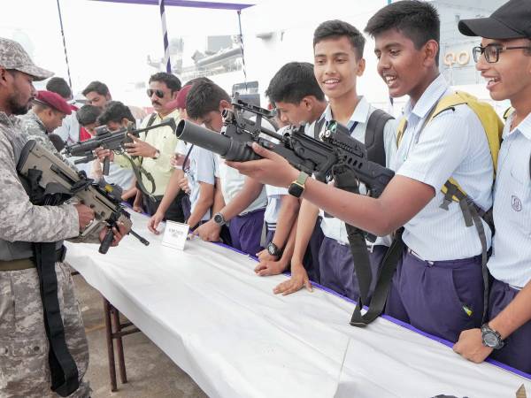 Navy week: Over 4,000 students visit ships 