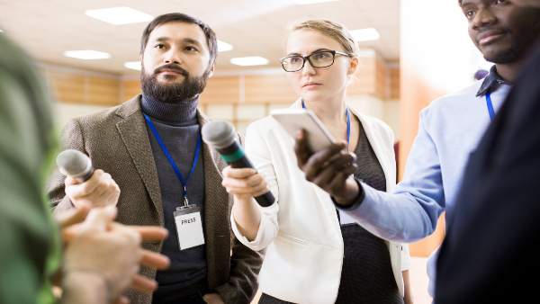 How to become a News Anchor?