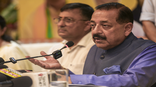 Govt Emp Get 30-Day Leave for Elderly Parent Care