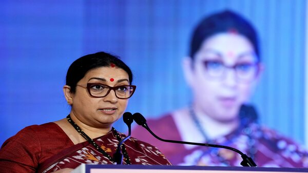 Smriti Irani Education Qualification