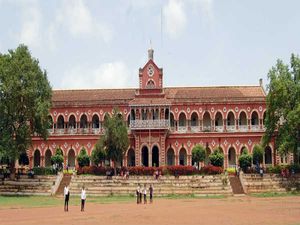 ನೂರು ವಸಂತಗಳನ್ನು ಪೂರೈಸಿದ ಧಾರವಾಡದ ಕರ್ನಾಟಕ ಕಾಲೇಜು 