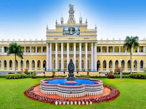 ಮೈಸೂರು ವಿಶ್ವವಿದ್ಯಾನಿಲಯದಲ್ಲಿ ವಸತಿ ಮೇಲ್ವಿಚಾರಕನ ಹುದ್ದೆಗೆ ಅರ್ಜಿ ಆಹ್ವಾನ