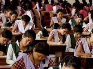  Corona Effect: 7,8 ಮತ್ತು 9ನೇ ತರಗತಿ ಪರೀಕ್ಷೆ ಮುಂದೂಡಿಕೆ