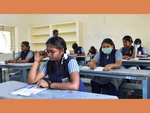 CBSE Exam Fee : ಕೋವಿಡ್ ನಿಂದ ಪೋಷಕರನ್ನು ಕಳೆದುಕೊಂಡ ವಿದ್ಯಾರ್ಥಿಗಳಿಗೆ ಸಿಬಿಎಸ್ಇ ಇಂದ ಸಿಹಿ ಸುದ್ದಿ