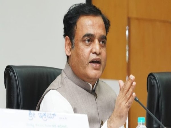 ಎಂಜಿನಿಯರಿಂಗ್ ಬಿಟ್ಟು ವೈದ್ಯಕೀಯ ಕೋರ್ಸ್ ಪ್ರವೇಶ ಪಡೆದ ವಿದ್ಯಾರ್ಥಿಗಳಿಗೆ ಸಿಹಿ ಸುದ್ದಿ ಎಂಜಿನಿಯರಿಂಗ್ ಬಿಟ್ಟು ವೈದ್ಯಕೀಯ ಕೋರ್ಸ್ ಪ್ರವೇಶ ಪಡೆದ ವಿದ್ಯಾರ್ಥಿಗಳಿಗೆ ಸಿಹಿ ಸುದ್ದಿ