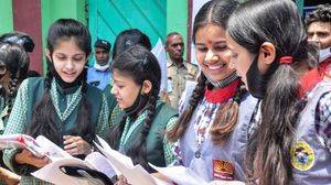 சி.பி.எஸ்.இ 2025 ஆம் ஆண்டுக்கான 12 ஆம் வகுப்பு தேர்வு அட்டவணையை வெளியிட்டது: முக்கிய தேதிகள் மற்றும் பாடங்கள்