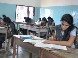 எஸ்.எஸ்.எல்.சி. தேர்வு நாளை தொடங்குகிறது: 10 லட்சம் மாணவ- மாணவிகள் எழுதுகின்றனர்