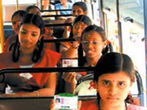 இலவச பஸ்பாஸ்: விவரங்களை ஆன்லைனில் சேகரிக்க பள்ளிகளுக்கு உத்தரவு