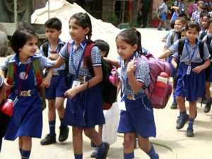 ஜூன் 1-ம் தேதி பள்ளி திறப்பு... 10, +2 மாணவர்களுக்கு முன்கூட்டியே பாடப் புத்தகங்கள்!