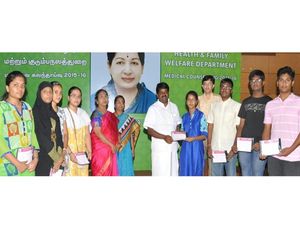 எம்.பி.பி.எஸ், பிடிஎஸ் சேர்க்கை... மாணவ, மாணவிகளுக்கு விடிய விடிய சேர்க்கைக் கடிதம் விநியோகம்!