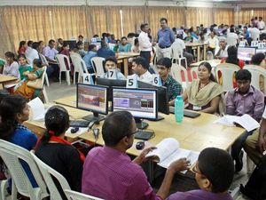 பி.இ. கவுன்சிலிங்: இசிஐ-யை பின்னுக்குத் தள்ளி முதலிடத்துக்கு ஜம்மென்று முன்னேறிய மெக்கானிக்கல்!!