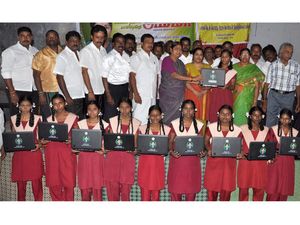 தமிழக மாணவர்கள் கல்வி பெற இதுவரை 22 லட்சம் மாணவர்களுக்கு மடிக்கணினி விநியோகம்!