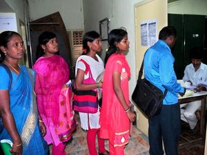 முதல் நாளே படுஜோர்... பி.எட் விண்ணப்ப விற்பனை 3 ஆயிரத்தை தாண்டியது!