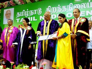 தமிழ்நாடு திறந்தநிலையில் பயின்ற 15,091 பேருக்கு பட்டம் வழங்கி கவர்னர் பாராட்டு!