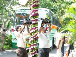 ரூ.100 கோடியில் 440 புதிய பஸ்கள்: முதல்வர் ஜெயலலிதா தொடக்கிவைத்தார்