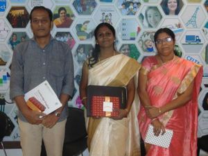 கேம்பிரிட்ஜ் பல்கலை. விருதுகளைத் தட்டி வந்த சென்னையைச் சேர்ந்த 3 ஆங்கில ஆசிரியர்கள்!!