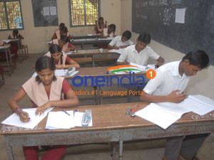 மாணவர்களே தயாரா...? 10-ம் வகுப்பு தேர்வு முறையில் வருகிறது மாற்றம்!!