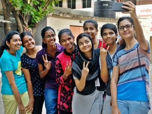 சிபிஎஸ்சிஇ மாணவர்களே.. பொருளியலில் அதிக மார்க் வேண்டுமா.. இதோ சுடச் சுட டிப்ஸ் 