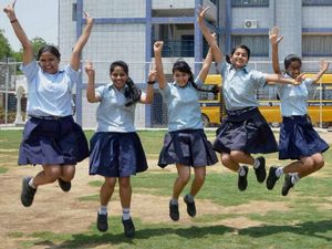 மொழித் தேர்வில் நோ சென்டம்... மற்றப் பாடங்களில் முழு மதிப்பெண் பெற்றவர்கள் பட்டியல்...!