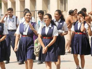 அரசு பள்ளி மாணவர்களின் சீருடையில் மாற்றம் கொண்டு வரப்படுமா..? 