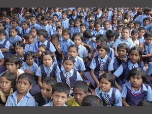 உத்திர பிரதேசத்தில் ஆதியின்  ஆங்கில புரட்சி ஆரம்பபள்ளிகளில் அசத்தல் ரேடியோ ஒலிபரப்பு