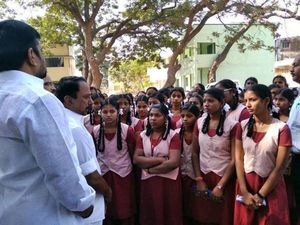10 ஆம் வகுப்பு தேர்வு முடிவு: மாணவர்களை விட மாணவிகளே அதிகம் தேர்ச்சி!