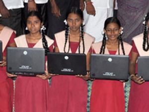 பள்ளி மாணவர்களுக்கு மடிக்கணினி - அதிரடி காட்டும் அமைச்சர்!