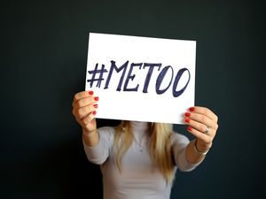 காலங்கடந்து #MeToo போடுறதுக்கு பதிலா அலுவலகத்துல பெண்கள் இப்படியும் நடந்துக்கலாமே!