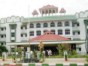உடற்கல்வி சான்றிதழ் படிப்பு முடித்தவர்களுக்கு சிறப்பாசிரியர் பணி- நீதிமன்றம் உத்தரவு