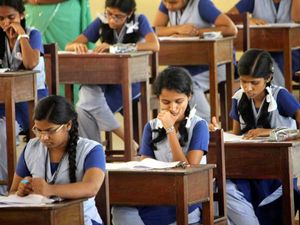 11ம் வகுப்பு காலாண்டுத் தோ்வு வினாத்தாள் கசிவு: ஆசிரியர்கள் அதிர்ச்சி!