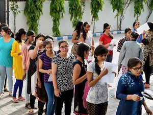 NEET 2020: 2020 நீட் தேர்வில் 1.5 லட்சம் மருத்துவர்கள் எழுதுகின்றனர்!
