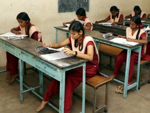 10th Exam 2020: 10ம் வகுப்பு பொதுத் தேர்வெழுதும் தனித்தேர்வர்களுக்கு நுழைவுச்சீட்டு நாளை வெளியாகும்!