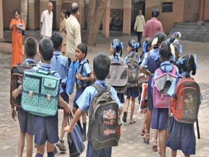 அரசுப் பள்ளி மாணவர்களுக்கு ஒரு ஹேப்பி நியூஸ்! ஏப்ரல் 21 முதல் கோடை விடுமுறை!