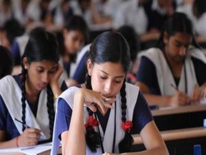 வினாத்தாளில் பிழை, 12ம் வகுப்பு மாணவர்களுக்கு கூடுதல் மதிப்பெண்!!