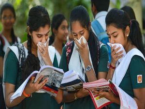 பள்ளி, கல்லூரிகள் இப்போதைக்கு திறக்கப்படாது! மத்திய அரசு!