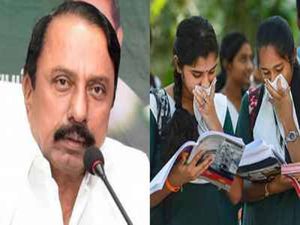 பள்ளிப் பாடத்திட்டத்தில் 40 சதவிகிதம் குறைப்பு! அமைச்சர் அதிரடி அறிவிப்பு