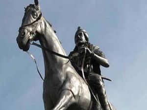 ஆங்கிலேயர்களை அதிரச் செய்த கொங்கு மண்டல வீர நாயகன் 'தீரன் சின்னமலை'!
