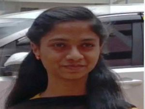 TN 12th Exam Achiever Nandhini interview:  படிக்க வைக்க காசு இல்லைனு சொன்னதில்லை...!